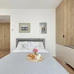 Jantaris Ii By Renters Aparthotel