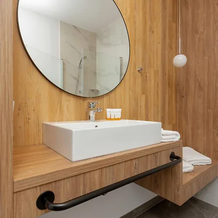 מלון דירות Jantaris Ii By Renters 3*