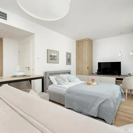 Lägenhetshotell Jantaris Ii By Renters 4*